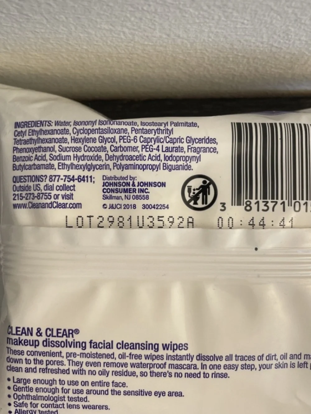 clean & clear makeup dissolving facial cleansing wipes 25 total